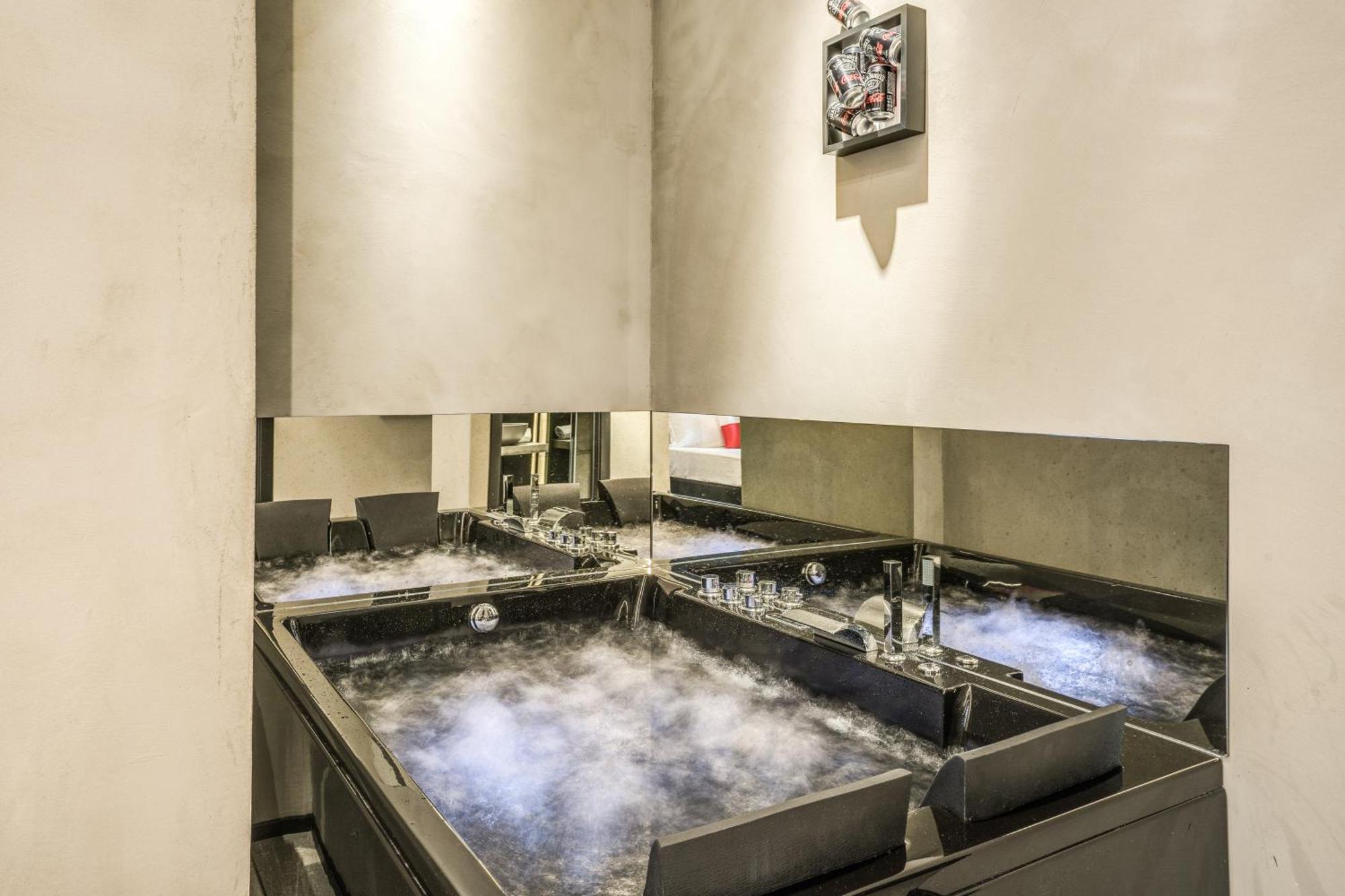 Gallery Experience Guest house *